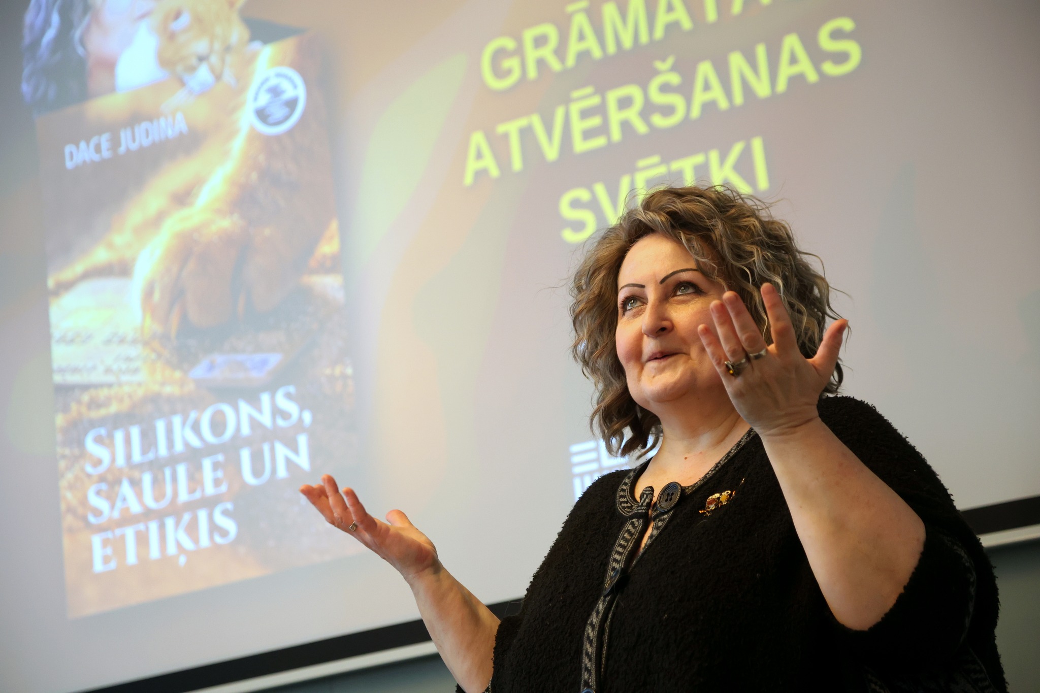 Daces Judinas grāmatas "Silikons, Saule un etiķis" atvēršana  13.05.2026. Foto: Karīna Miezāja